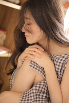 扒开岳的内裤摸出水